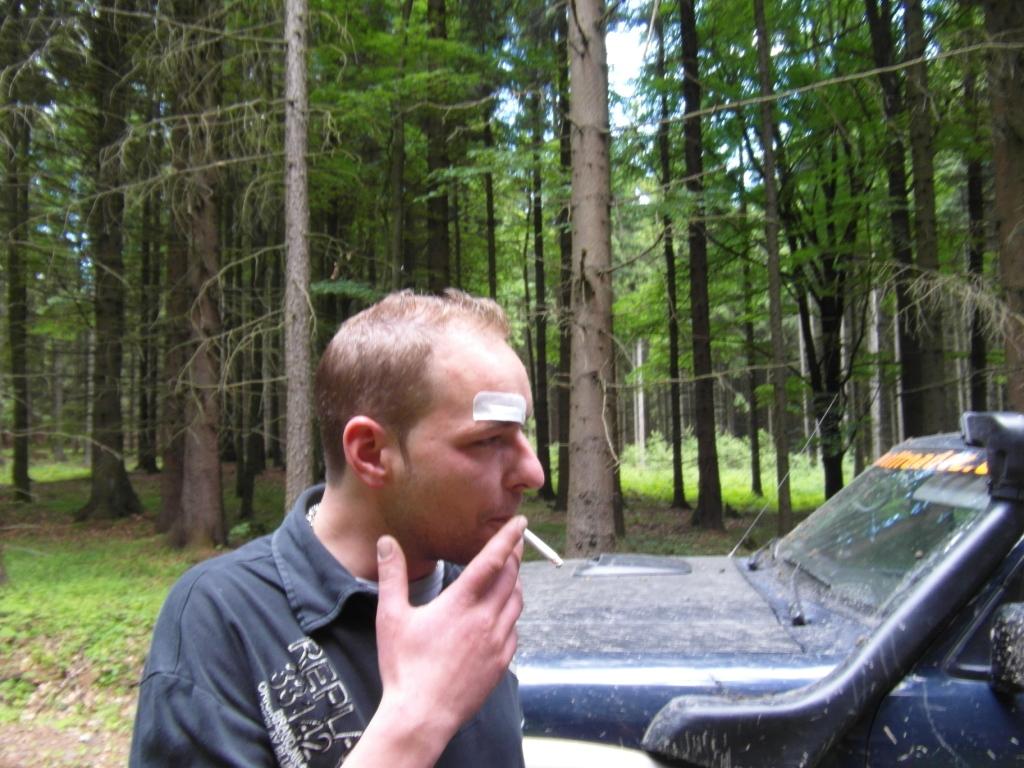 Pan Jarek se popral s dveřma