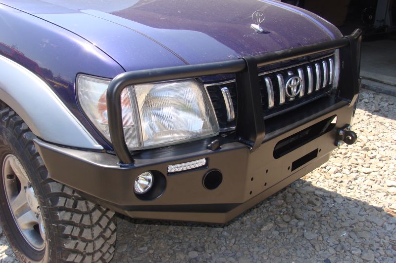 Přední nárazník Toyota LC 90 s lůžkem pod naviják