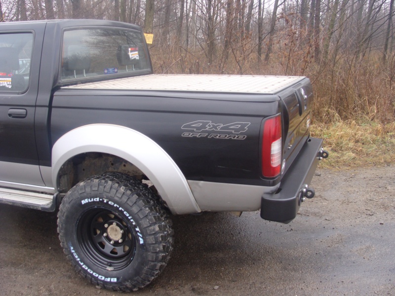 Zadní nárazník Nissan Navara D22