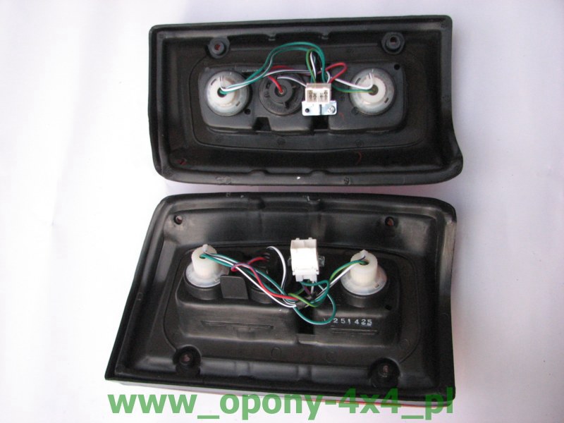 Zadní světlomet Nissan Patrol Y60 s dráty (1987-1997)