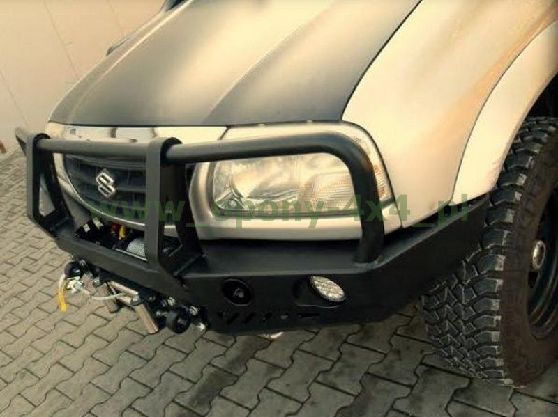 Přední nárazník s lůžkem pro naviják Suzuki Grand Vitara