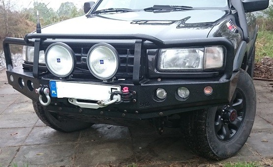 Přední nárazník s lůžkem pro naviják Opel Frontera B s ochranným rámem