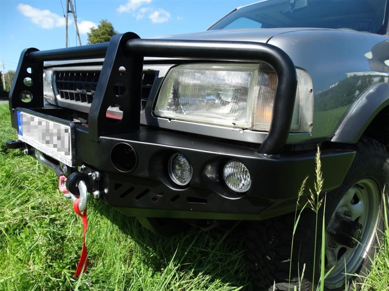 Přední nárazník s lůžkem pro naviják Opel Frontera A s ochranným rámem