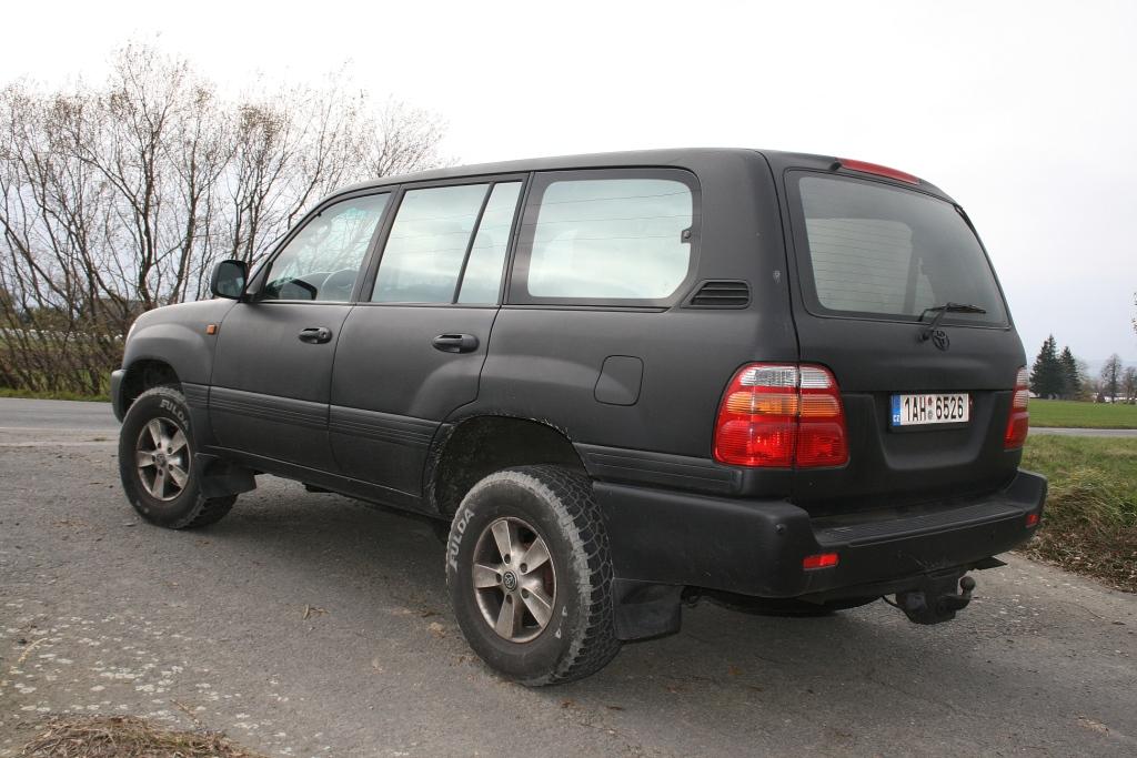 Zadní plastový nárazník Toyota LC 100