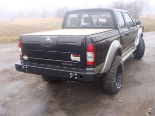 Zadní nárazník Nissan Navara D22