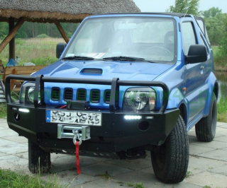 Přední nárazník s lůžkem pro naviják Suzuki Jimny