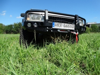 Přední nárazník s lůžkem pro naviják Opel Frontera A s ochranným rámem
